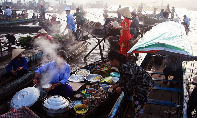 Du thuyen tren cho noi thuong mon ngon mien Tay-Hinh-5